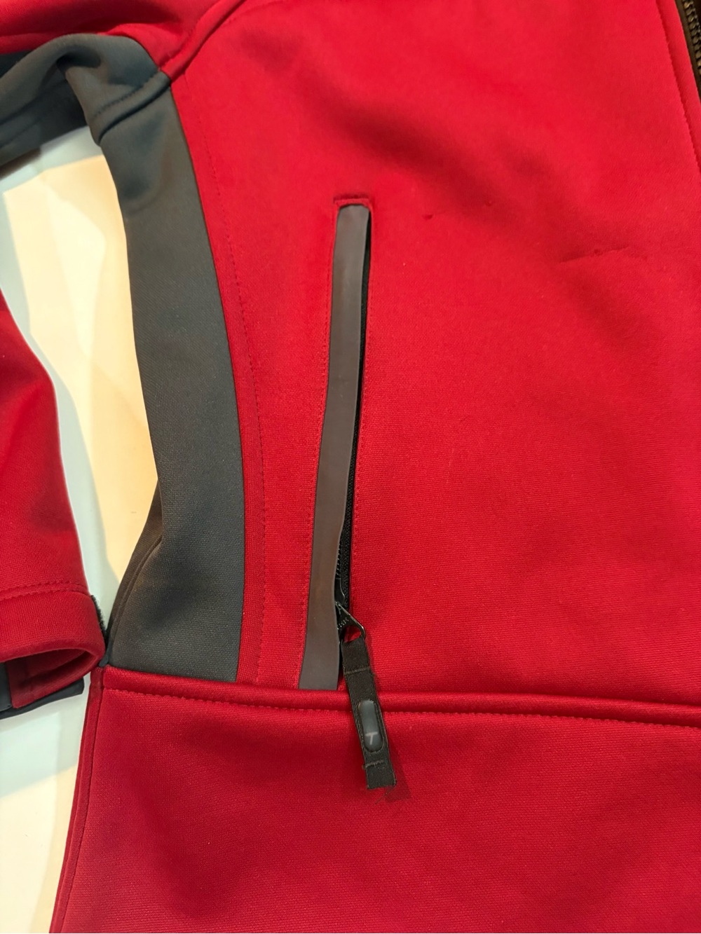 Columbia Titanium Red and Gray Softshell Jacket | Medium - Picture 4 of 13